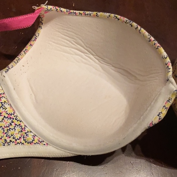 Victoria’s Secret 36d push up - Picture 3 of 6